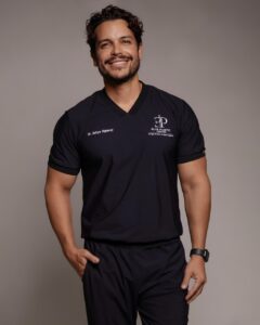De Venezuela a España: el cirujano plástico Deivys Higuerey desarrolla técnicas propias y lleva la innovación estética a Caracas