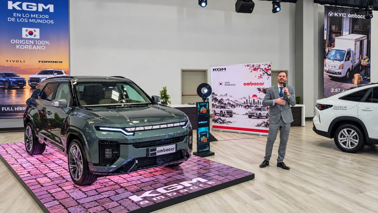 Grupo Ambacar presentó en Automundo 2026 un portafolio que conecta movilidad eléctrica, tecnología híbrida y soluciones para el trabajo