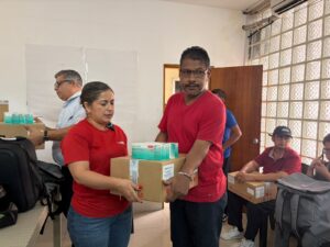 Pese a las inundaciones, 20 pacientes con hemofilia de Guayaquil recibieron su medicamento: “el tratamiento no puede esperar”
